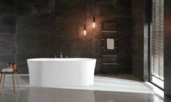 Barclay - Onita 67" Acrylic Freestanding Tub With Integral Drain - ATOVN67AIG