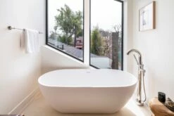 Barclay Nyoko 68″ Resin Freestanding Tub -Hansgrohe Shop nyokoresinfreestandingtub